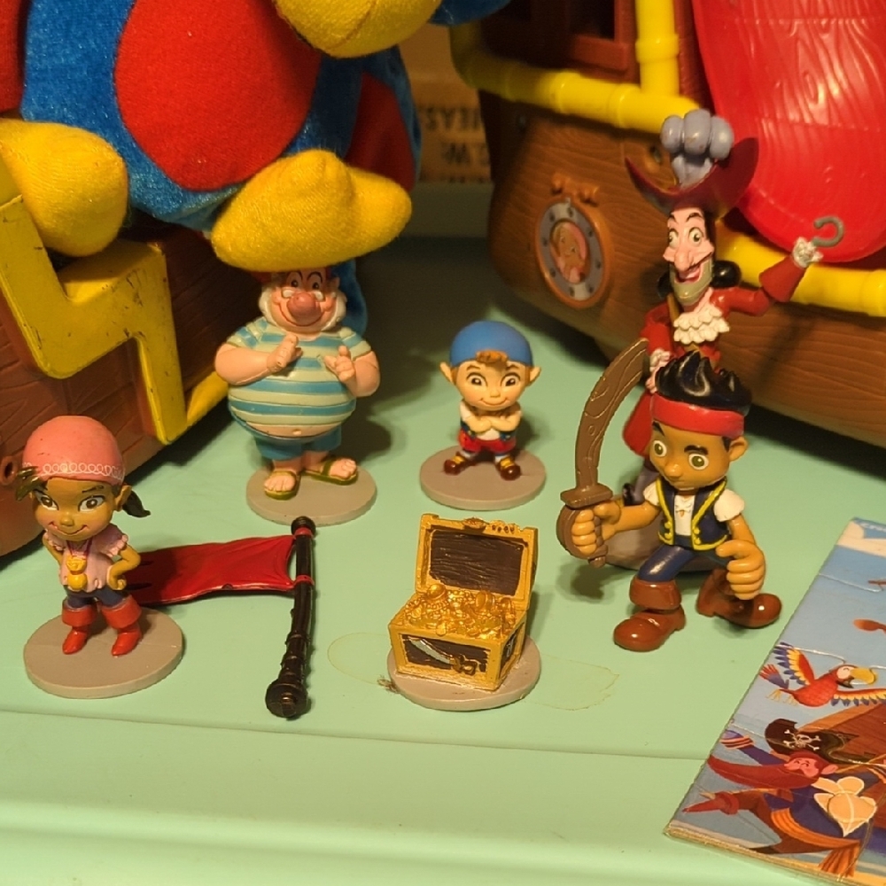 Pirate Ship Playset with Plush Parrot and Figures - Picture 2 of 8